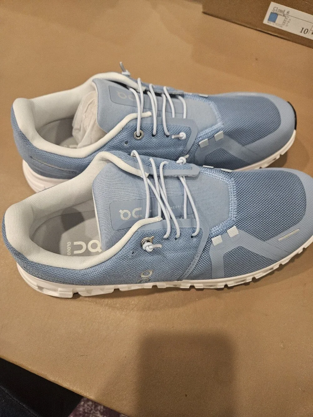 On Clouds Size 10 Womens Chambray/white